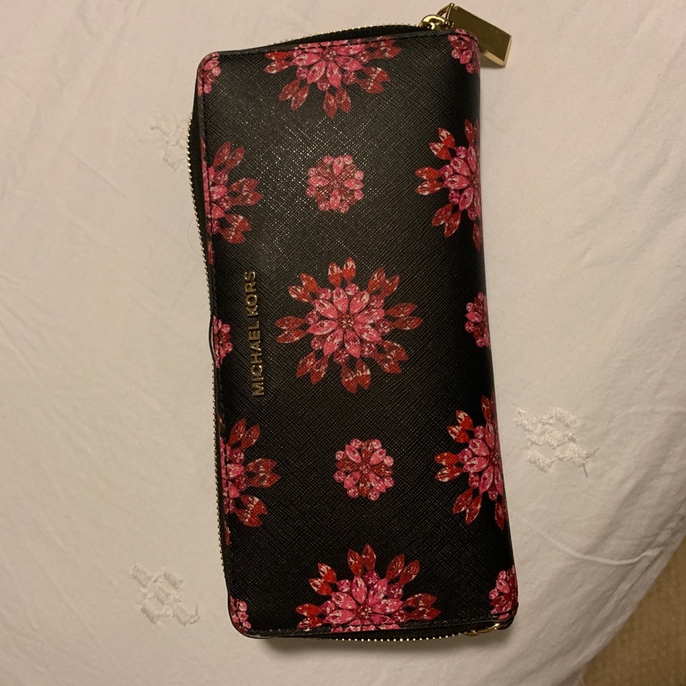 Michael Kors wristlet wallet